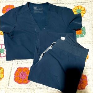 Dark Harbor figs scrub set